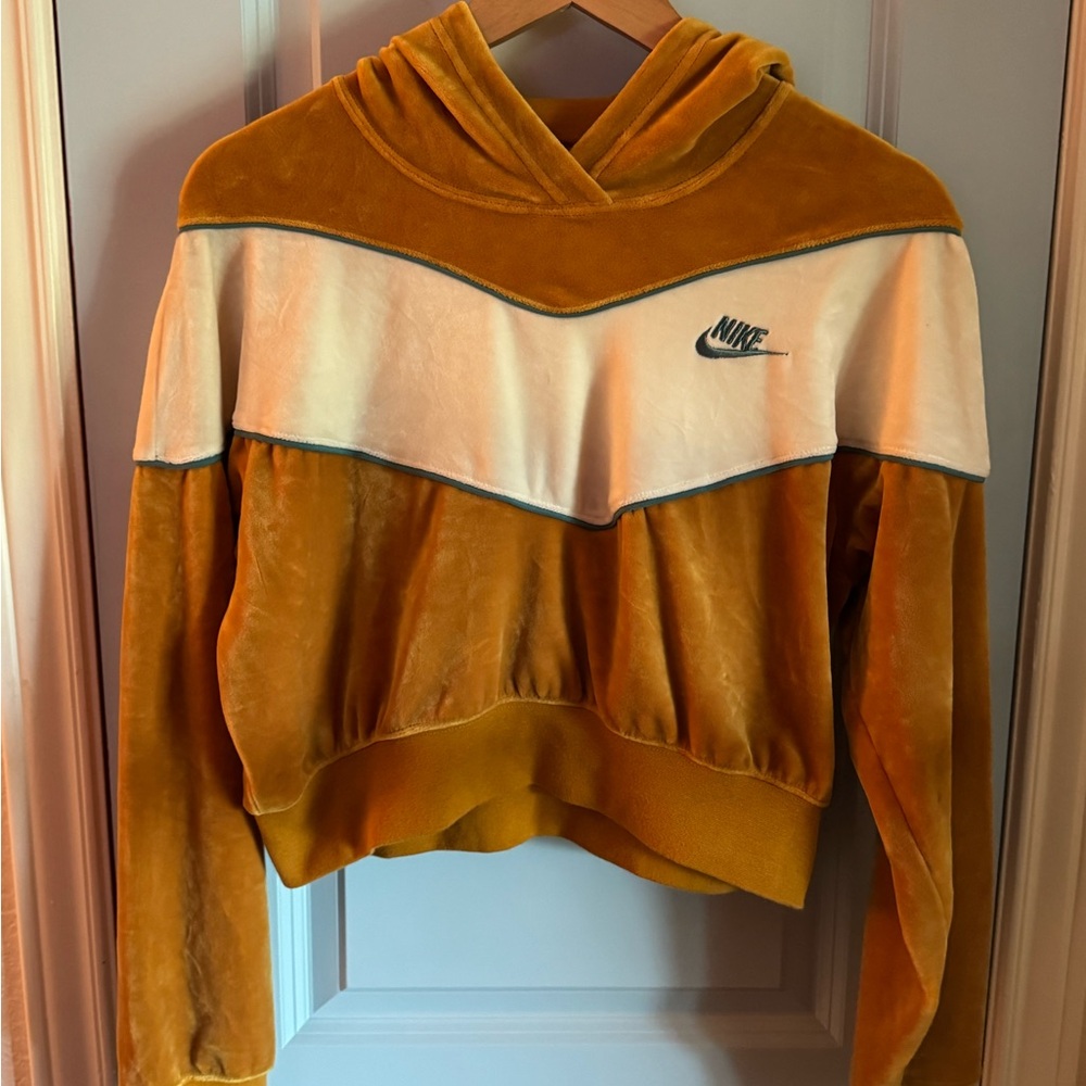 Nike Women's Gold and Cream Hoodie Sweater vintage